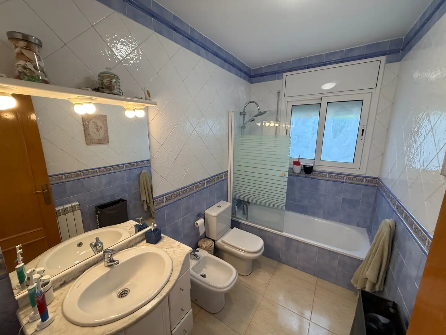 Badezimmer von Haus oder Chalet zum Verkauf in Bigues i Riells del Fai mit Klimaanlage, Privatgarten und Schwimmbad