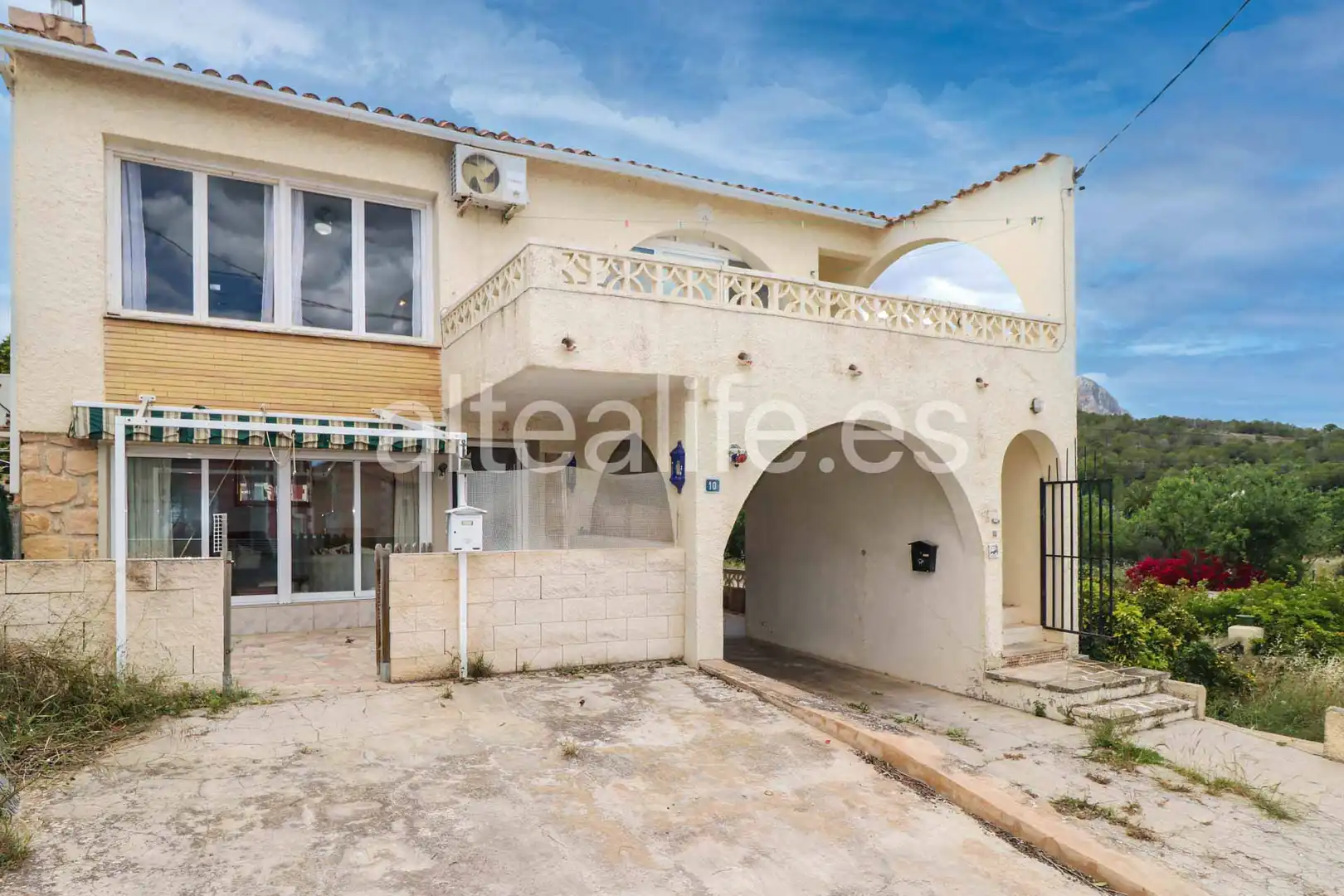 Vista exterior de Casa o chalet en venta en La Nucia con Aire acondicionado, Jardín privado y Terraza