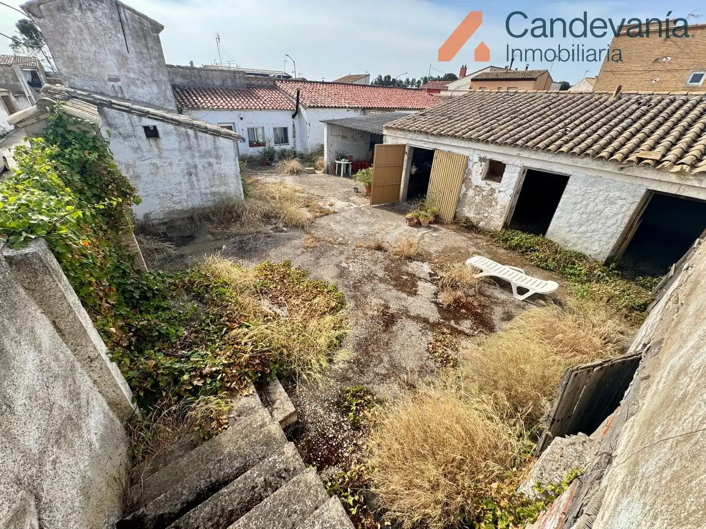 Vista exterior de Finca rústica en venda en Gurrea de Gállego amb Jardí privat i Traster