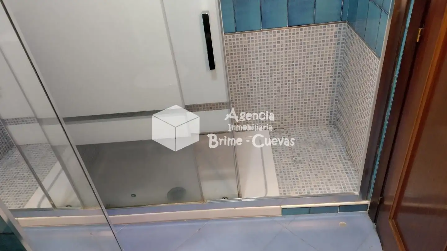 Baño de Piso de alquiler en Oviedo  con Calefacción