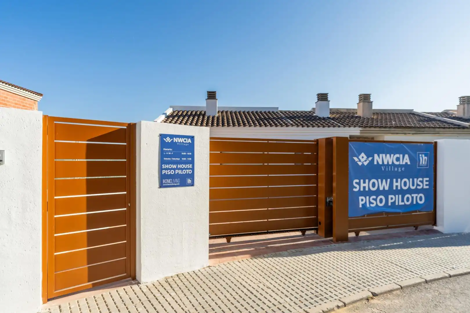 Vista exterior de Casa adosada en venda en La Nucia amb Aire condicionat, Jardí privat i Terrassa