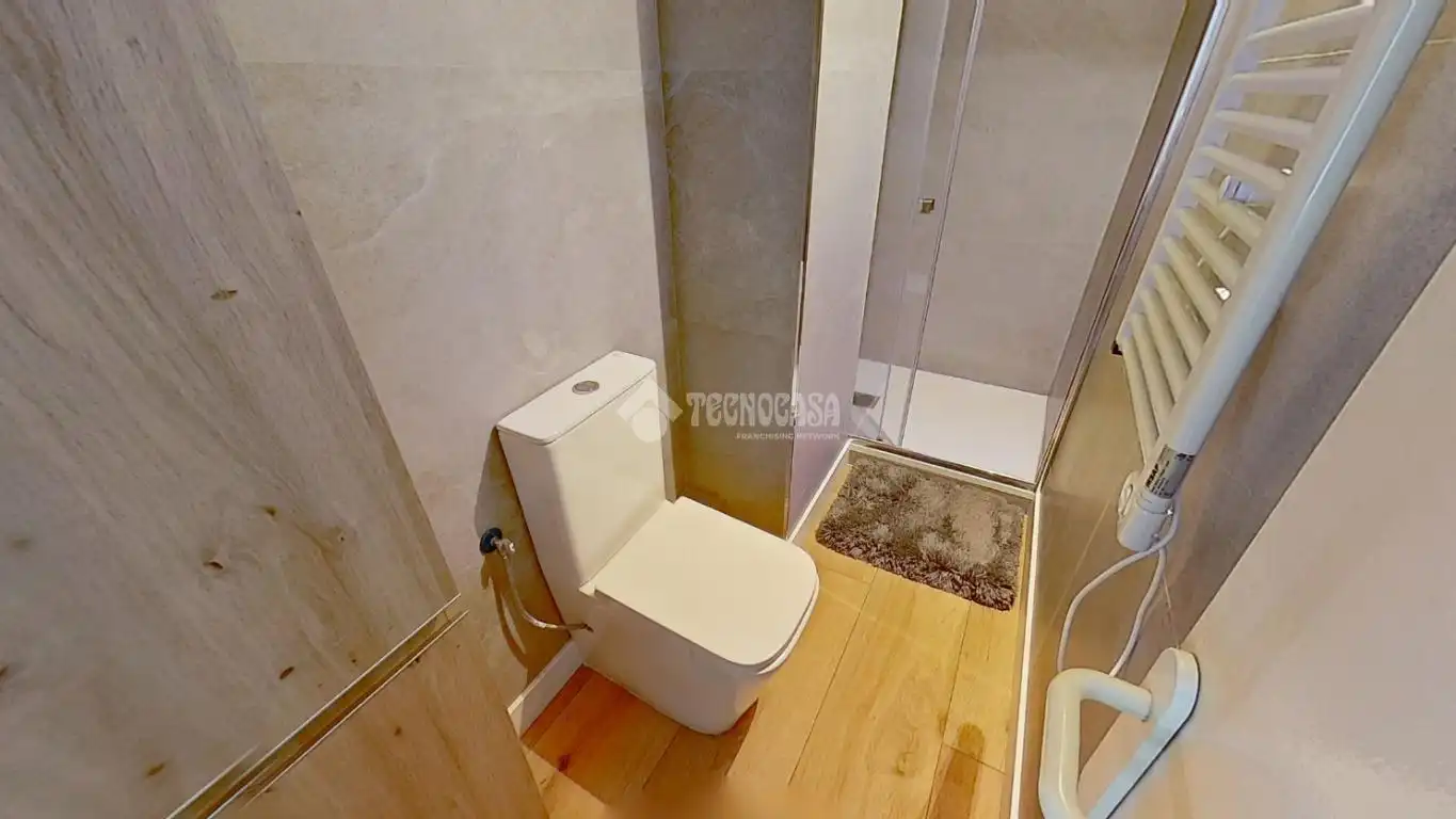 Bathroom of Flat for sale in Alp  with Heating
