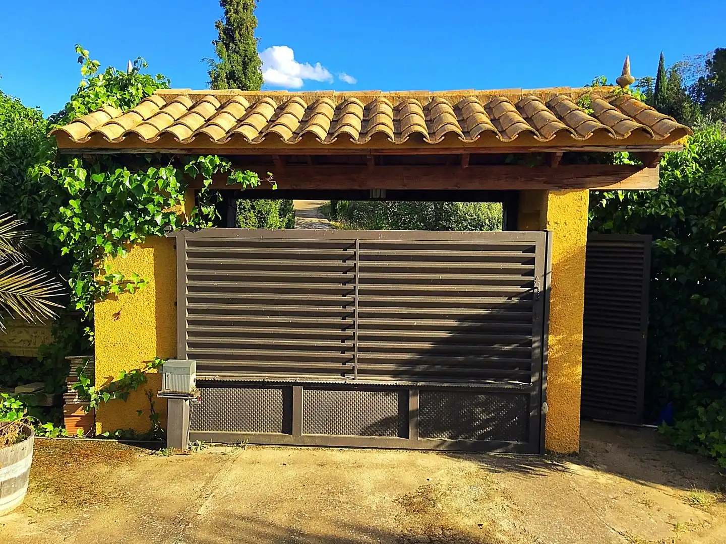 Exterior view of Houses for sale in Els Guiamets