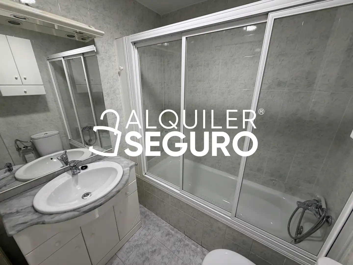 Badezimmer von Wohnung zur Miete in Getafe mit Klimaanlage und Heizung