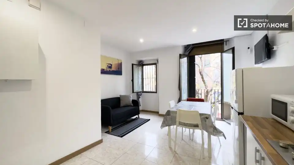 Flat with terrace to rent in Ciutat Vella, imagen 3