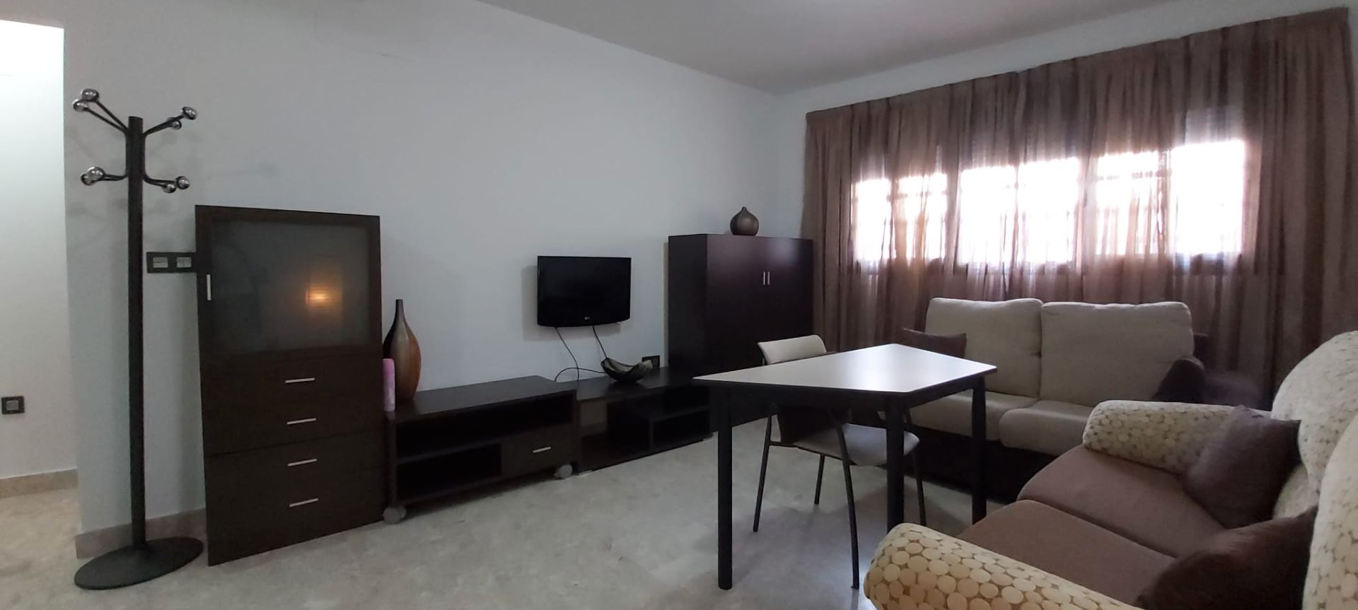 Sala de estar de Apartamento en venta en Algeciras con Trastero, Amueblado y Horno