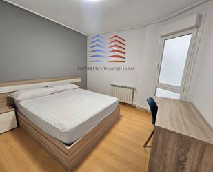 Bedroom of Flat to rent in Ourense Capital   with Heating, Parquet flooring and Furnished