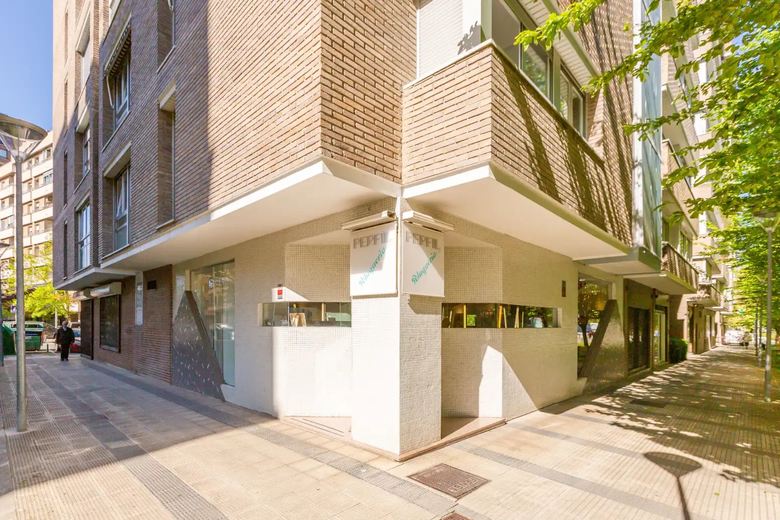 Vista exterior de Local en venta en  Pamplona / Iruña