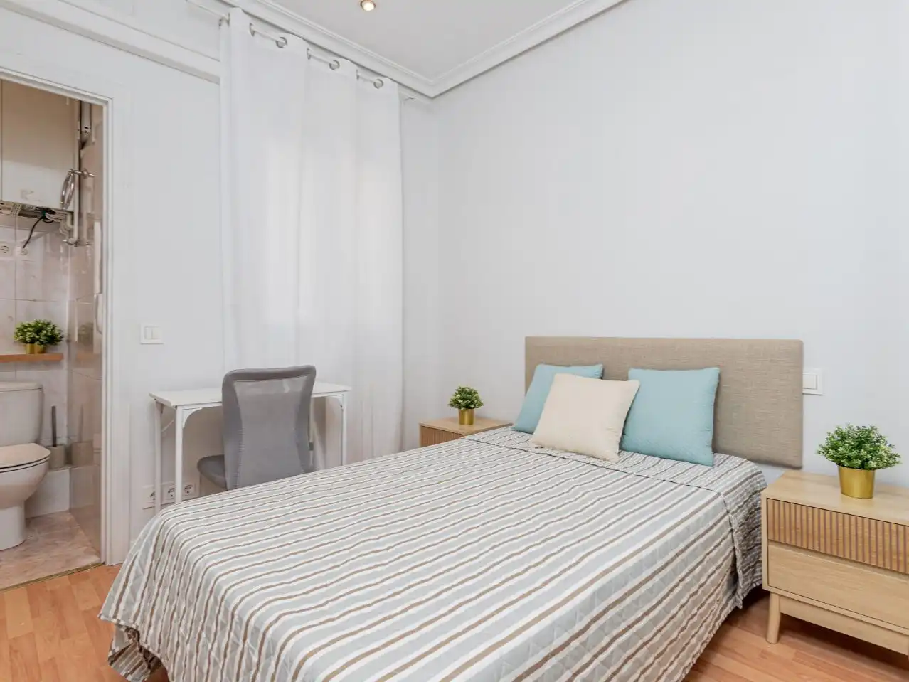 Bedroom of Flat for rent in Chamberí
