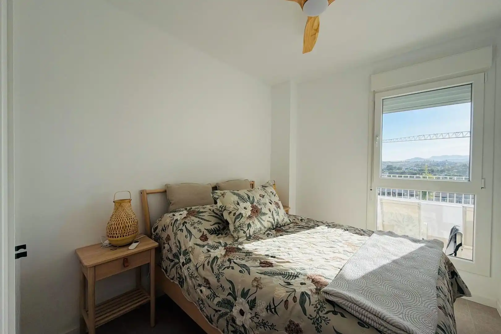 Dormitori de Apartament de lloguer en Fuengirola amb Balcó
