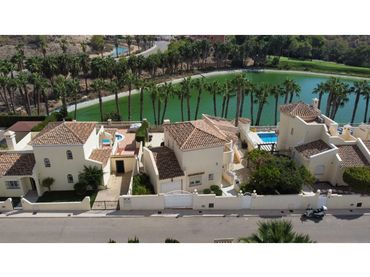 House with pool for sale in Avenida Las Ramblas De Oleza
