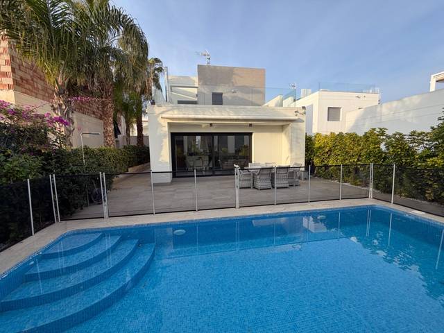 Casa-chalet en Venta en Rojales