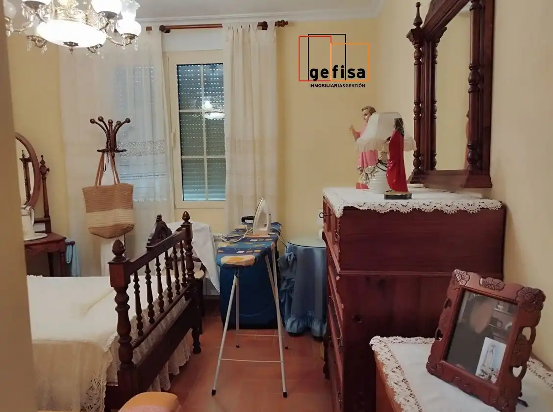 Habitación de Casa o chalet en venta en Valdepeñas con Calefacción, Trastero y Piscina