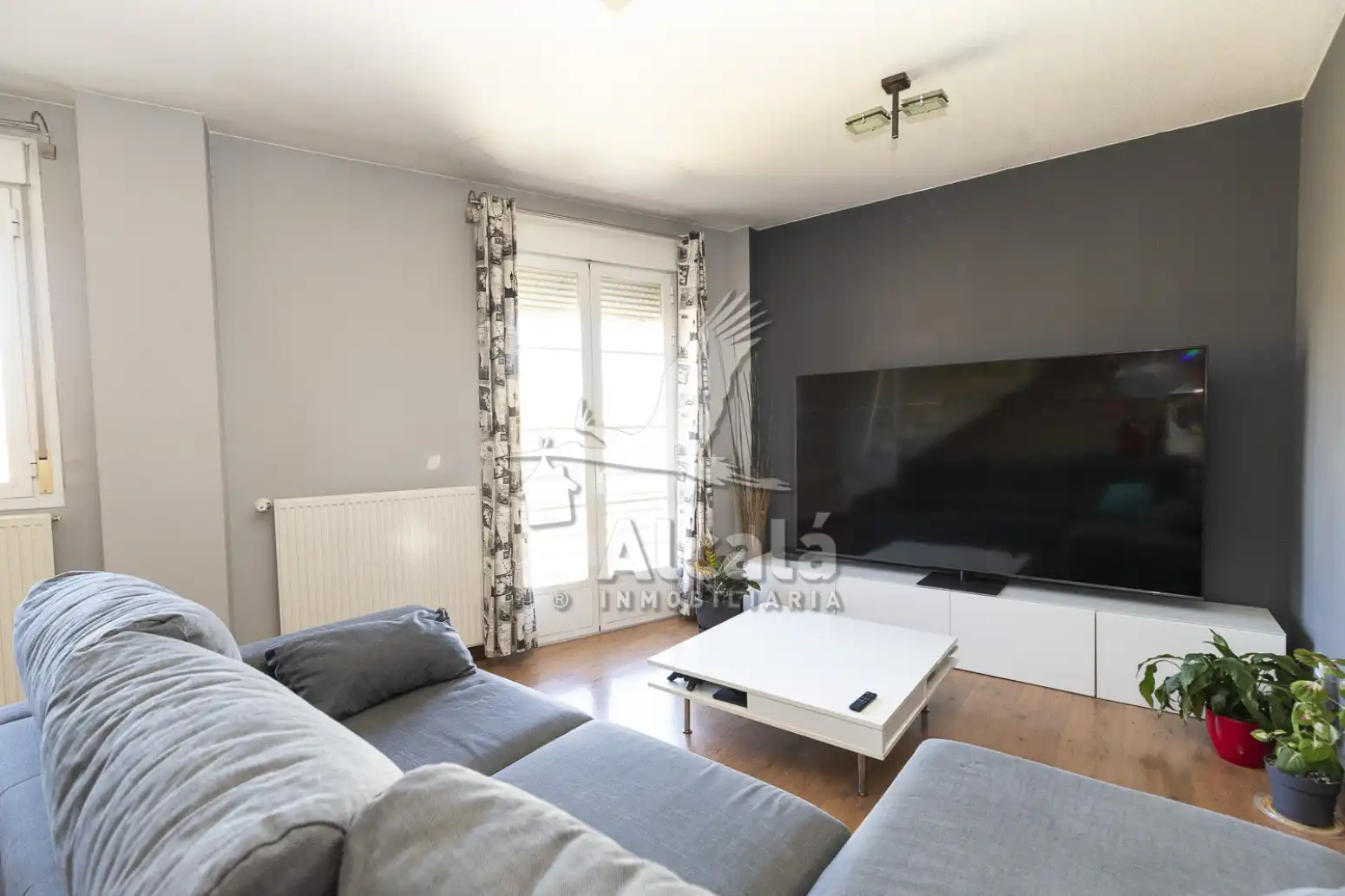 Living room of Flat for sale in Torrejón de Ardoz  with Heating, Terrace and Storage room