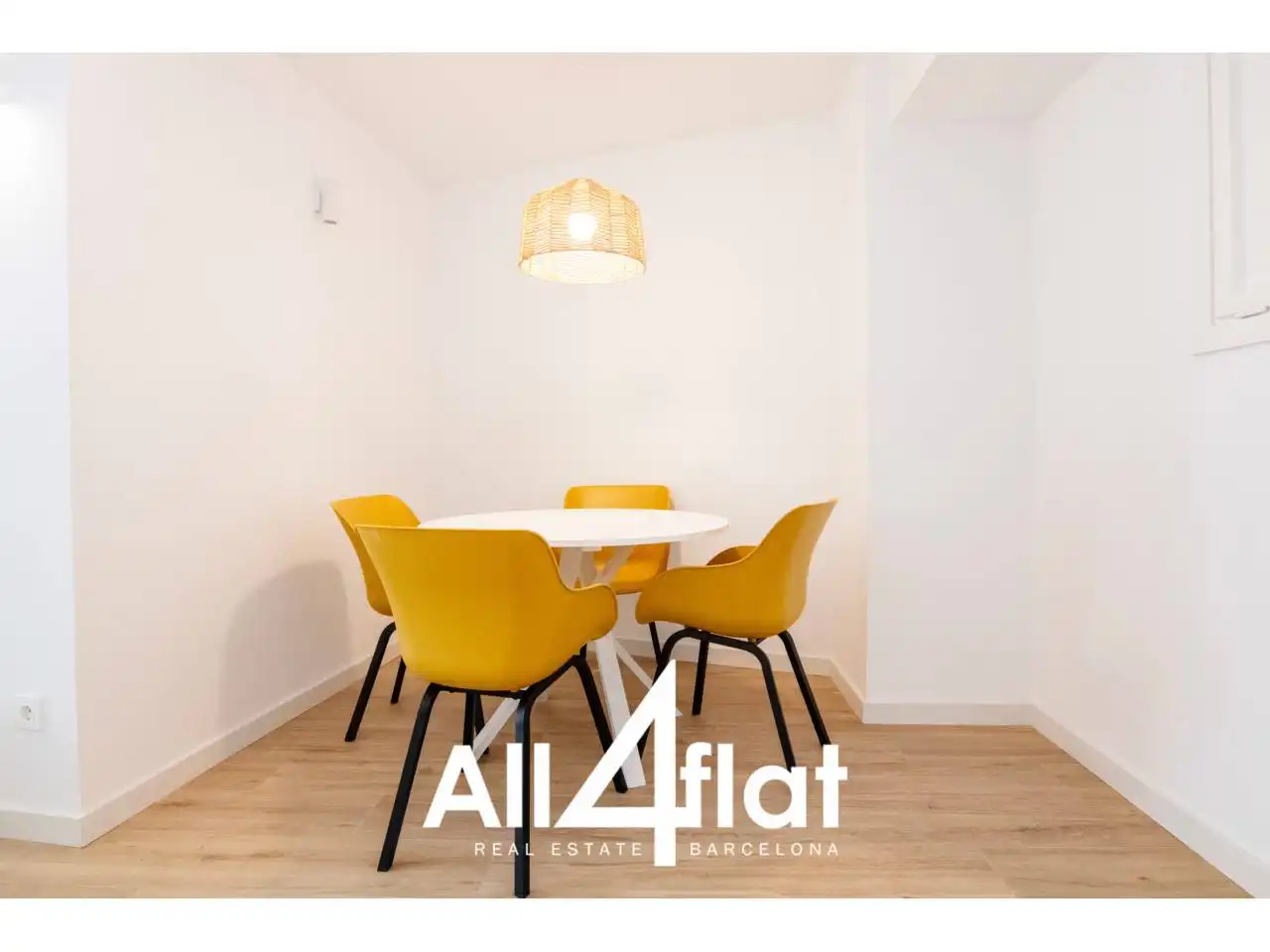 Comedor de Estudio de alquiler en Barcelona con Aire acondicionado, Calefacción y Parquet