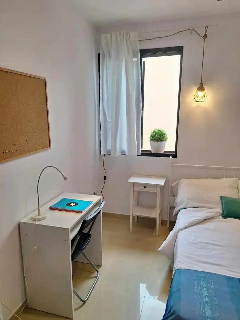 Schlafzimmer von Wohnung zur untervermieten in Sevilla mit Heizung, Möbliert und Waschmaschine