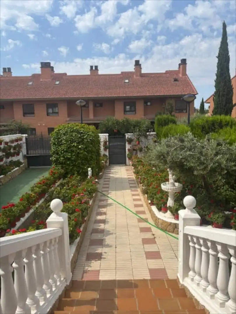 Jardí de Casa adosada en venda en Zaragoza amb Terrassa i Traster