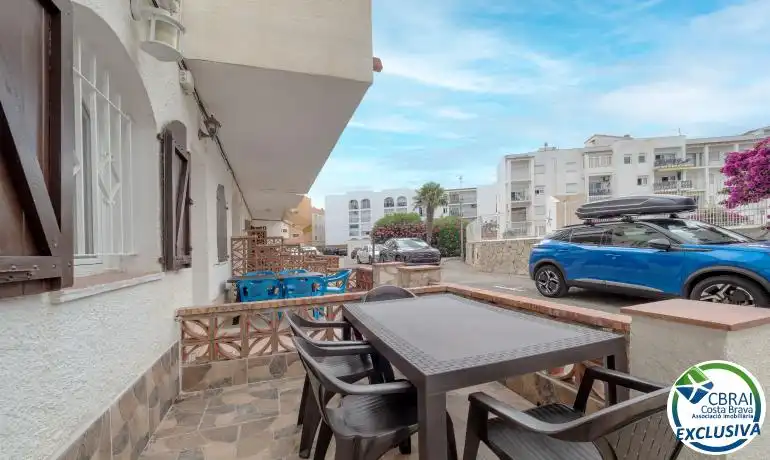 Terrasse von Erdgeschoss zum Verkauf in Empuriabrava mit Gemeinschaftspool
