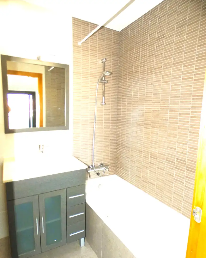 Baño de Ático en venta en Terrassa con Calefacción, Terraza y Balcón