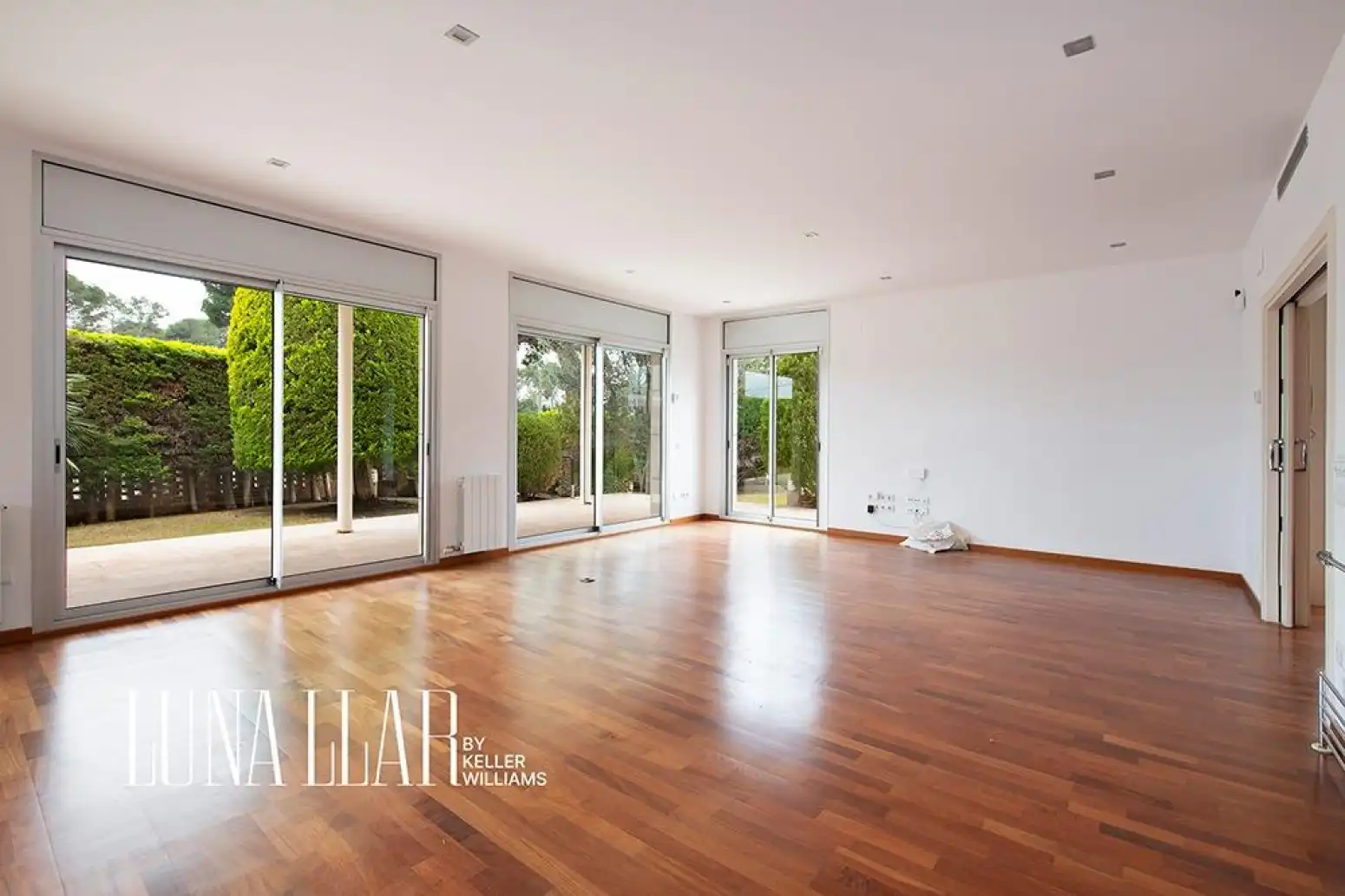 Living room of Houses for sale in Castelldefels  with Air Conditioner, Heating and Parquet flooring