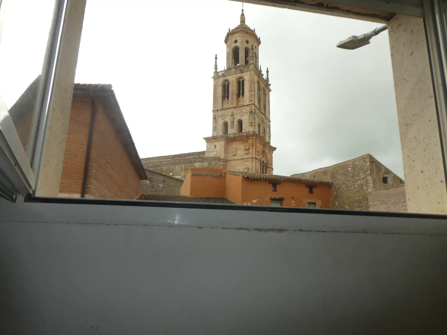 Vista exterior de Casa adosada en venda en Santa María del Campo amb Traster