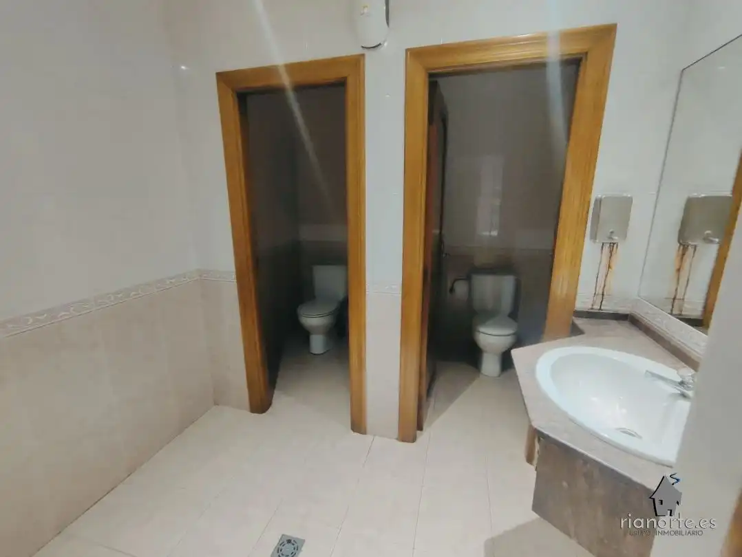 Bany de Local en venda en Langreo amb Aire condicionat