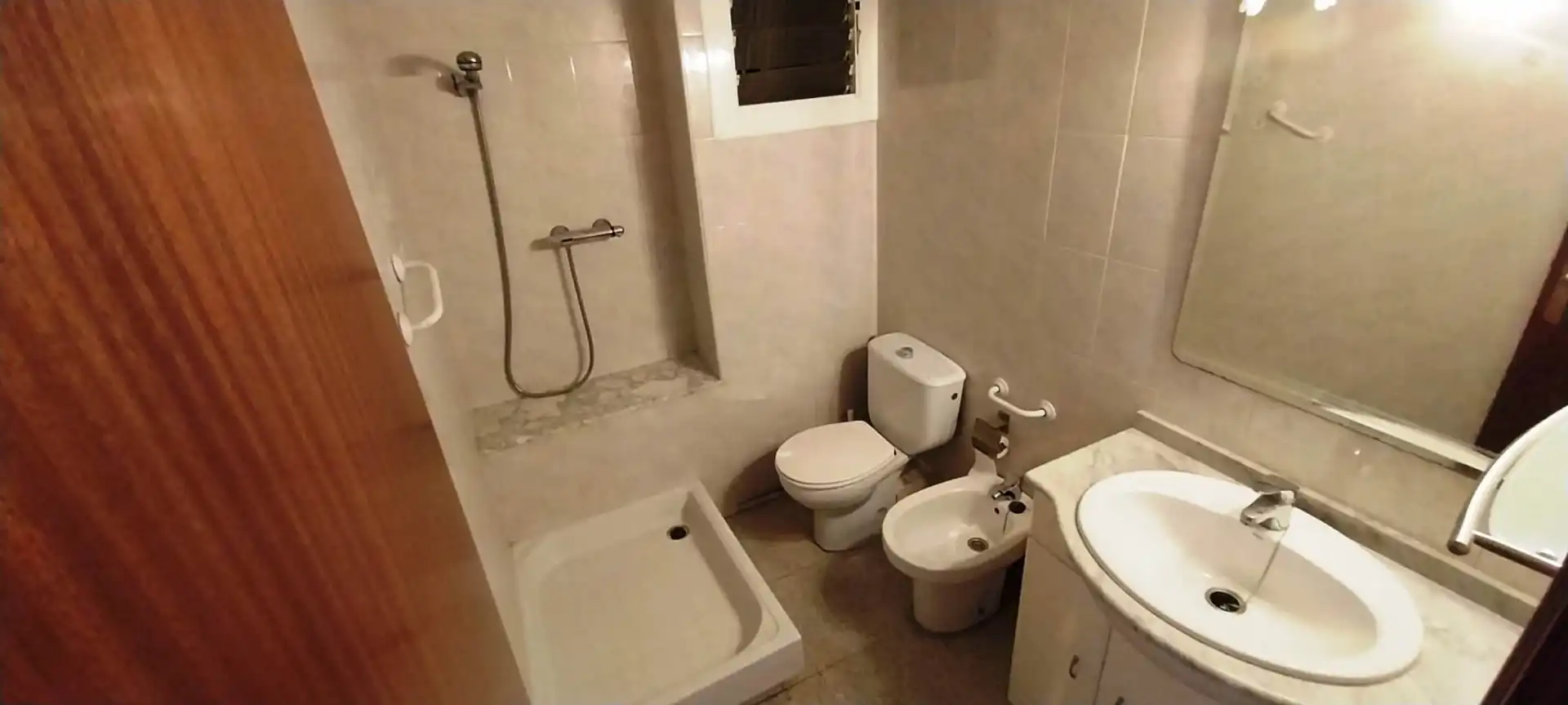 Baño de Piso en venta en Barcelona con Horno