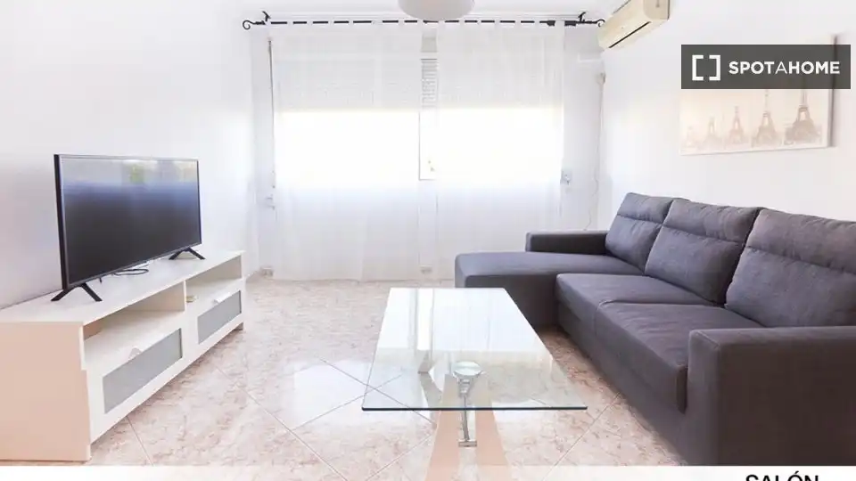Sala de estar de Piso para compartir en Sevilla con Aire acondicionado, Terraza y Amueblado