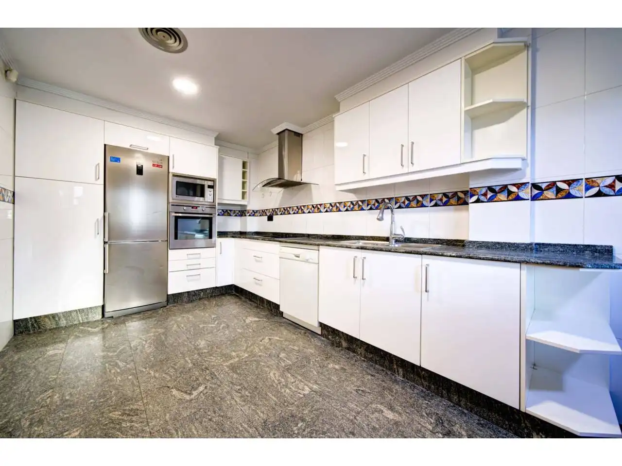 Cocina de Casa adosada en venta en Valencia con Aire acondicionado, Calefacción y Terraza