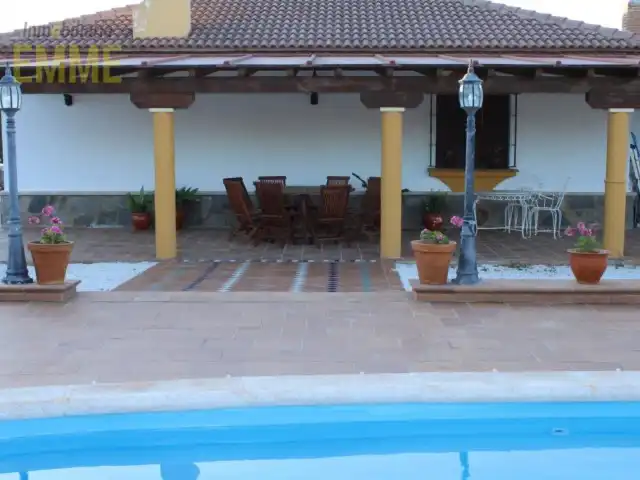 Terrasse von Haus oder Chalet zum Verkauf in Ronda mit Privatgarten, Schwimmbad und Ofen