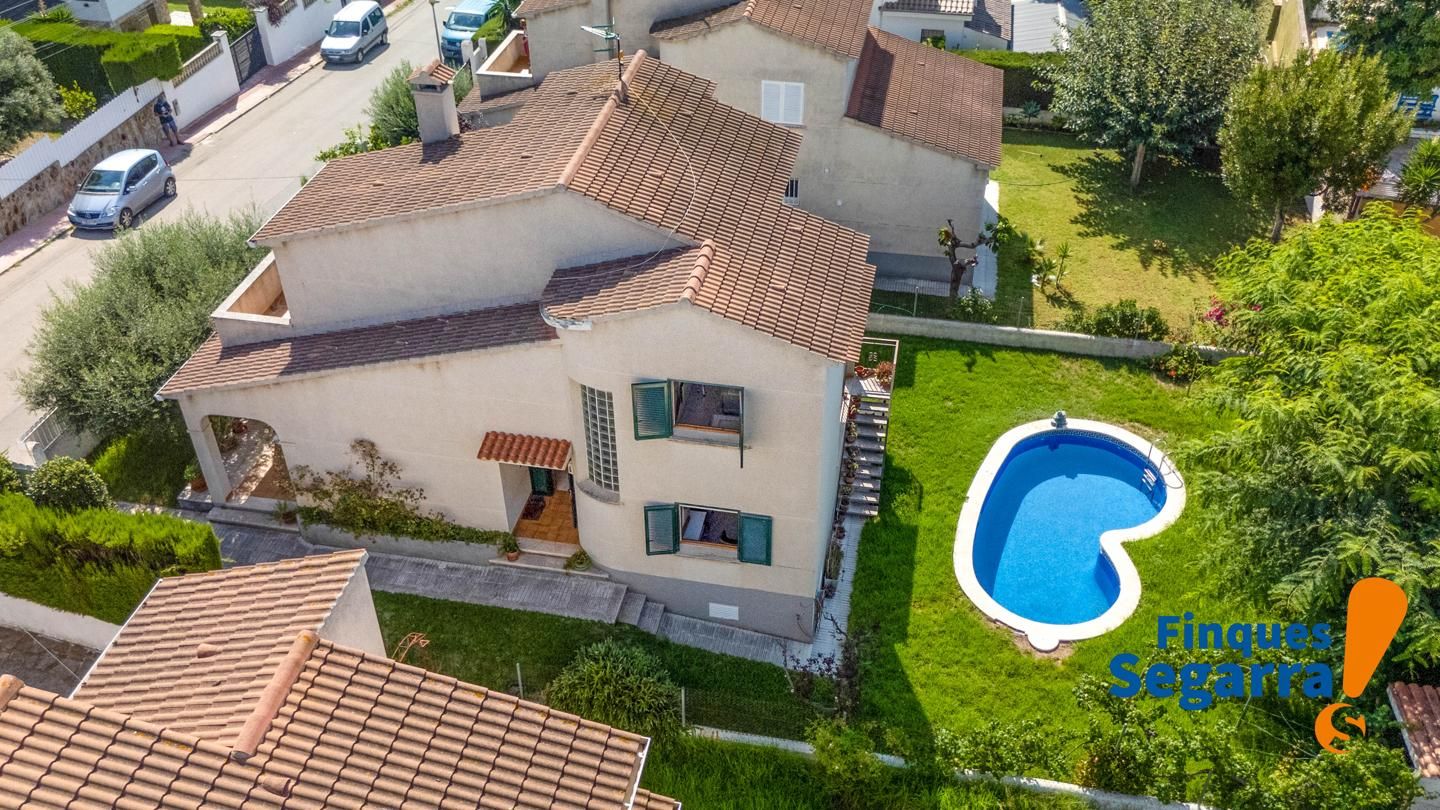 Exterior view of House or chalet for sale in El Vendrell  with Private garden, Terrace and Storage room