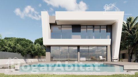PRECIOSO CHALET JUNTO AL MAR! TOTALMENTE NUEVO CON GARAJE, PISCINA PRIVADA Y TRASTERO