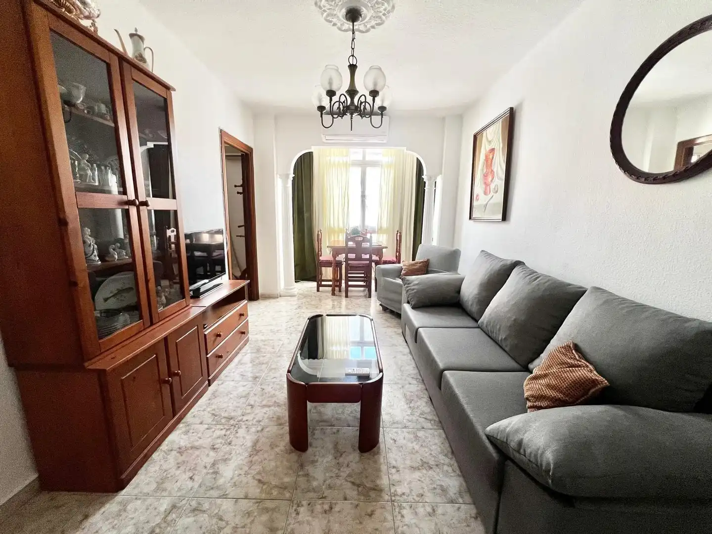 Sala d'estar de Pis de lloguer en Málaga amb Aire condicionat i Moblat