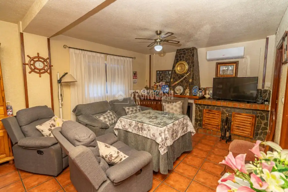 Sala de estar de Finca rústica en venta en Linares con Aire acondicionado, Jardín privado y Terraza