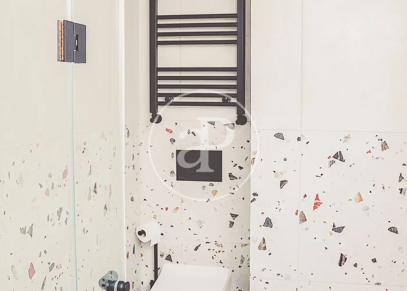 Bathroom of Flat for sale in Madrid  with Air Conditioner, Heating and Storage room