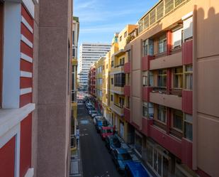 Vista exterior de Pis en venda en Las Palmas de Gran Canaria amb Aire condicionat, Traster i Balcó