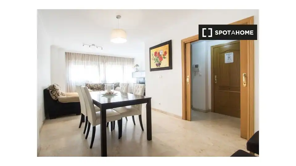 Room in Ensanche - Diputación