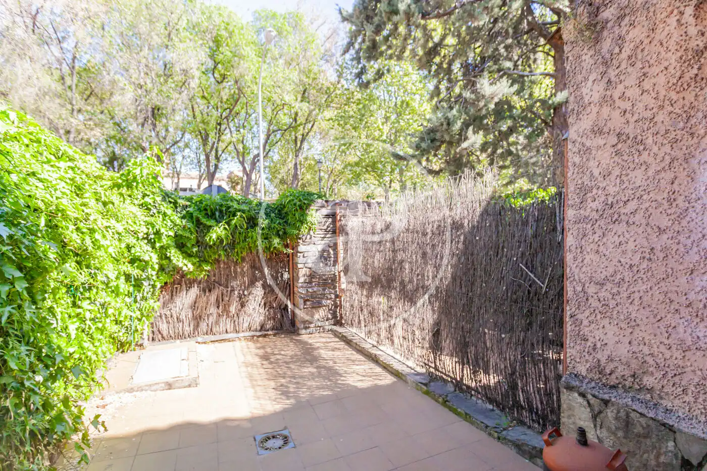 Jardí de Casa adosada en venda en Madrid amb Calefacció, Jardí privat i Piscina