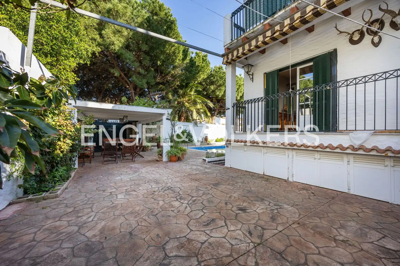 Vista exterior de Casa o xalet en venda en Sanlúcar de Barrameda amb Calefacció, Jardí privat i Terrassa
