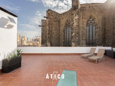 Àtic amb balcó en venda a Ciutat Vella