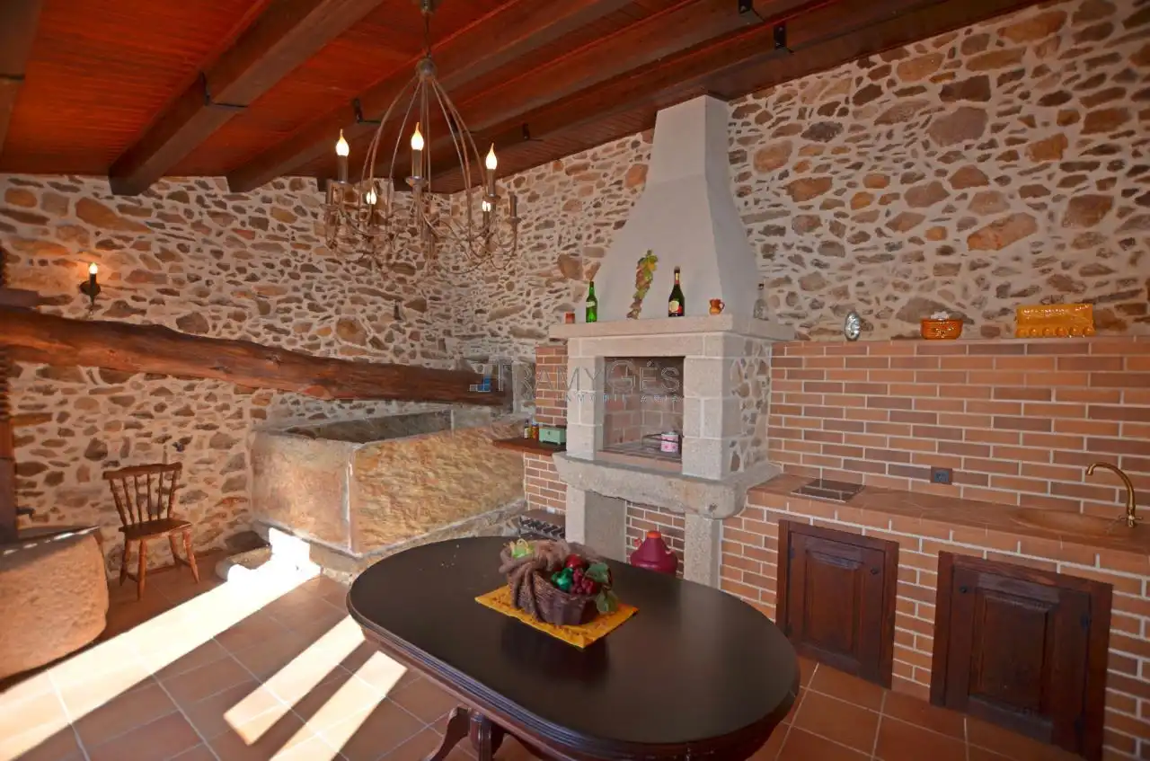Finca rústica en venta en O Rosal   con Calefacción, Jardín privado y Terraza