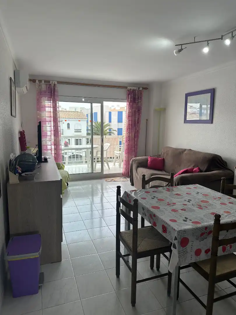 Habitación de Apartamento en venta en L'Escala con Calefacción, Terraza y Amueblado