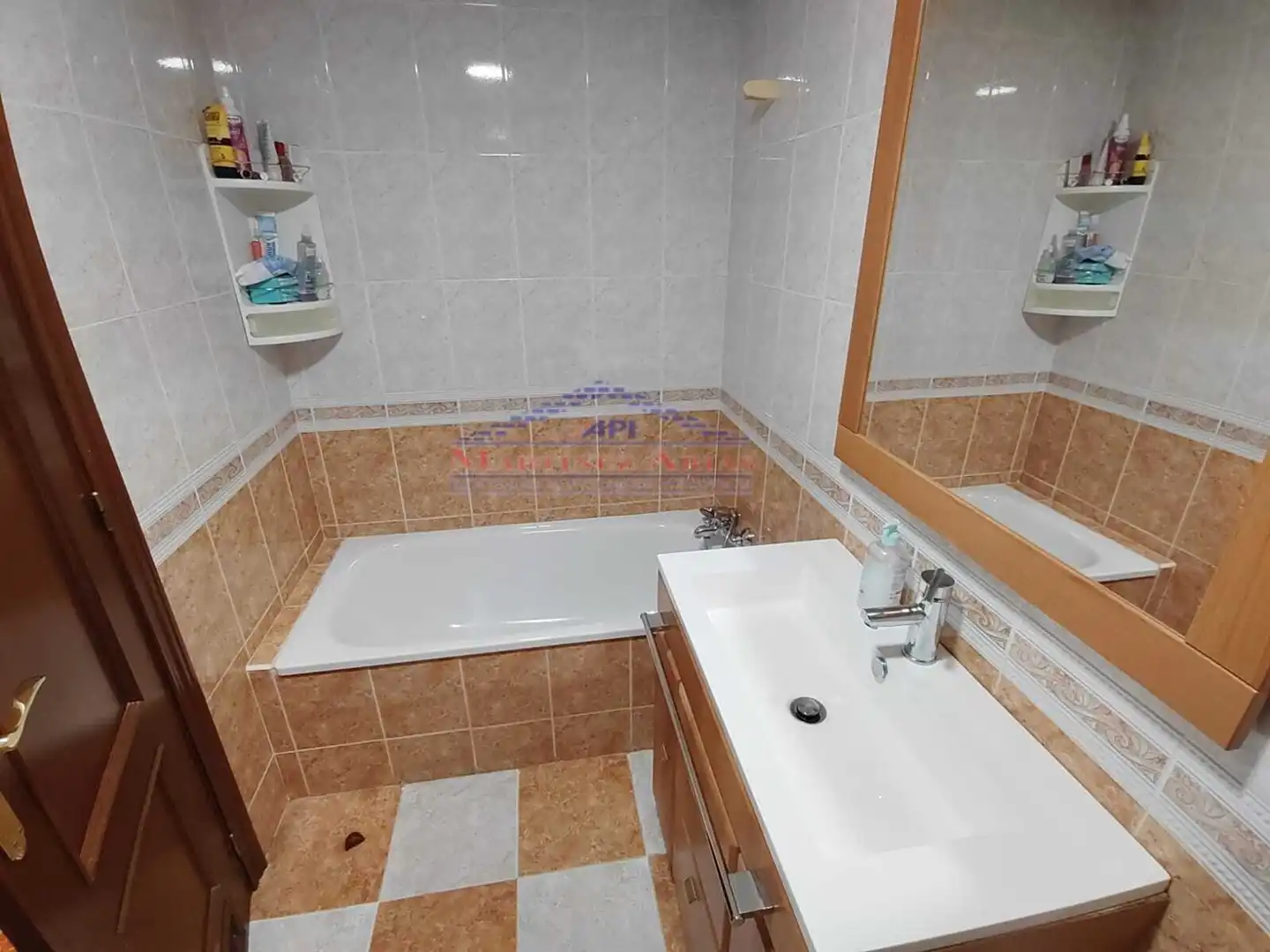 Bany de Pis en venda en Jaén amb Aire condicionat i Calefacció