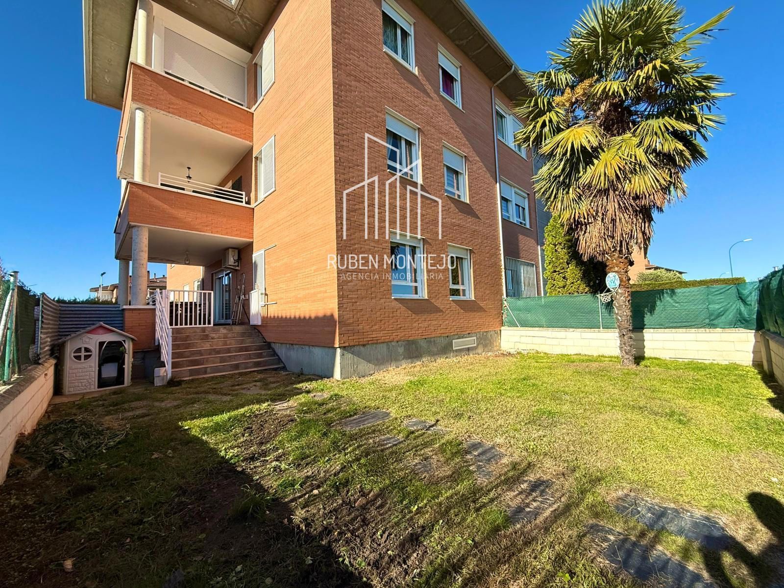 Exterior view of Flat to rent in Villamayor  with Air Conditioner, Heating and Private garden