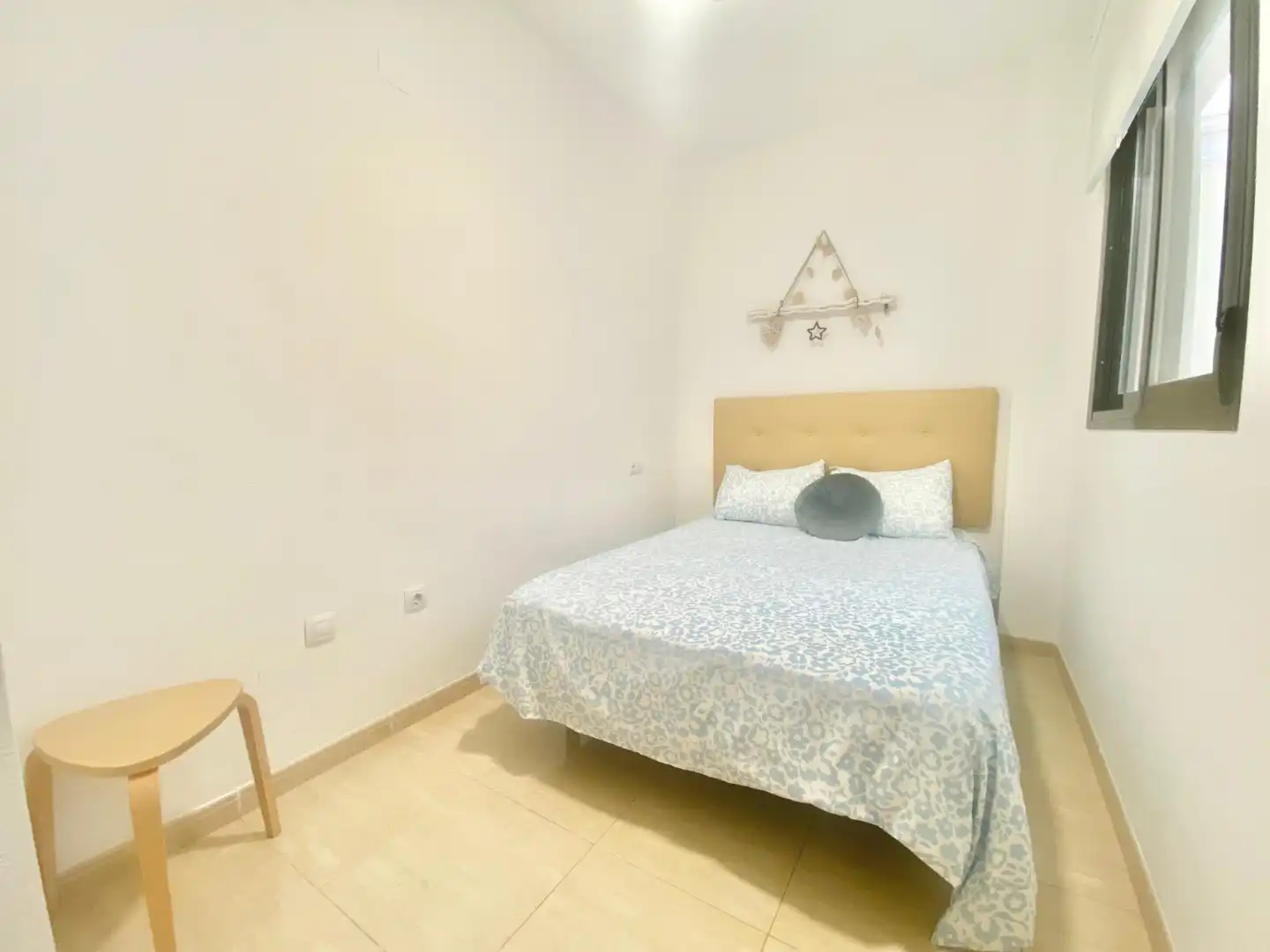 Dormitori de Apartament de lloguer en El Campello amb Piscina, Moblat i Rentadora
