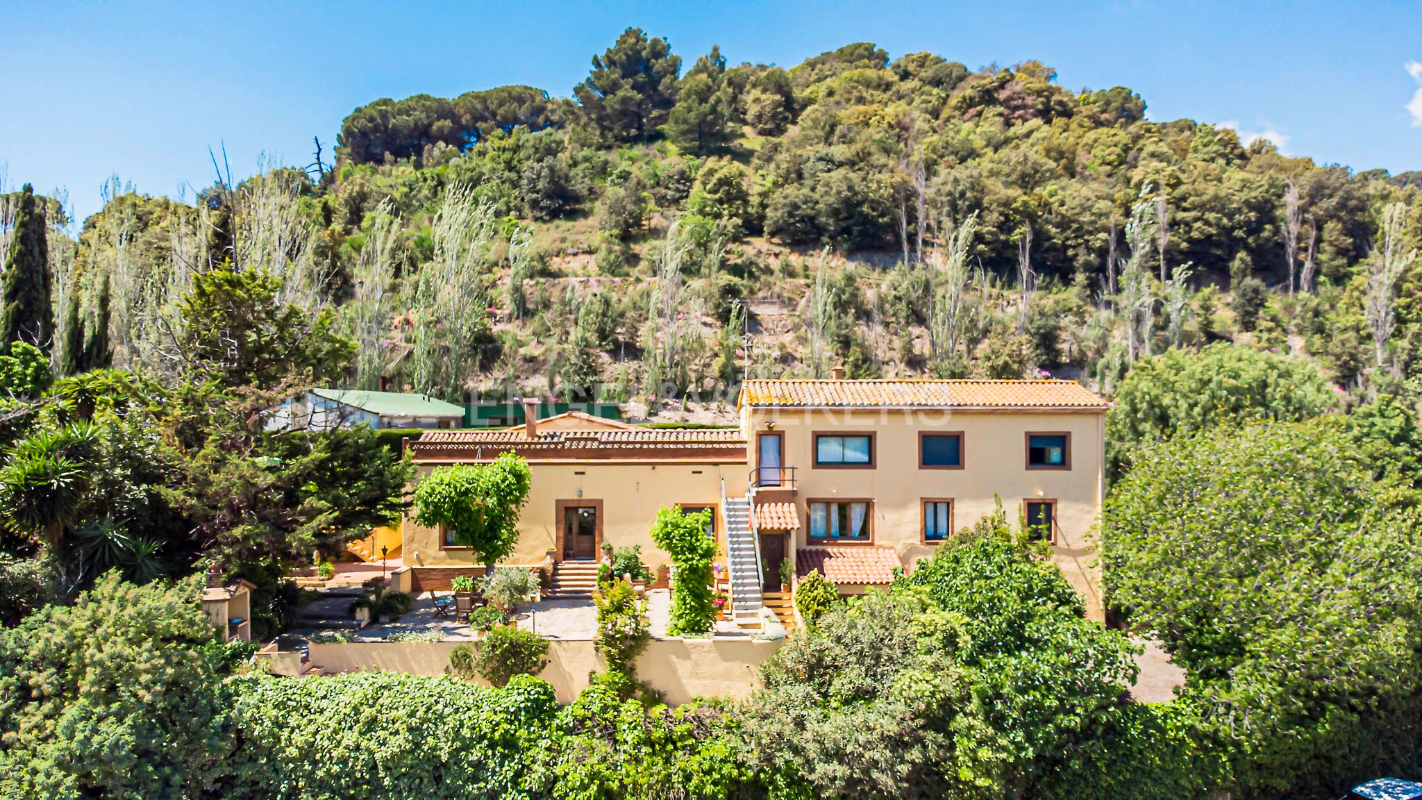 Vista exterior de Finca rústica en venda en Arenys de Munt amb Aire condicionat, Calefacció i Jardí privat