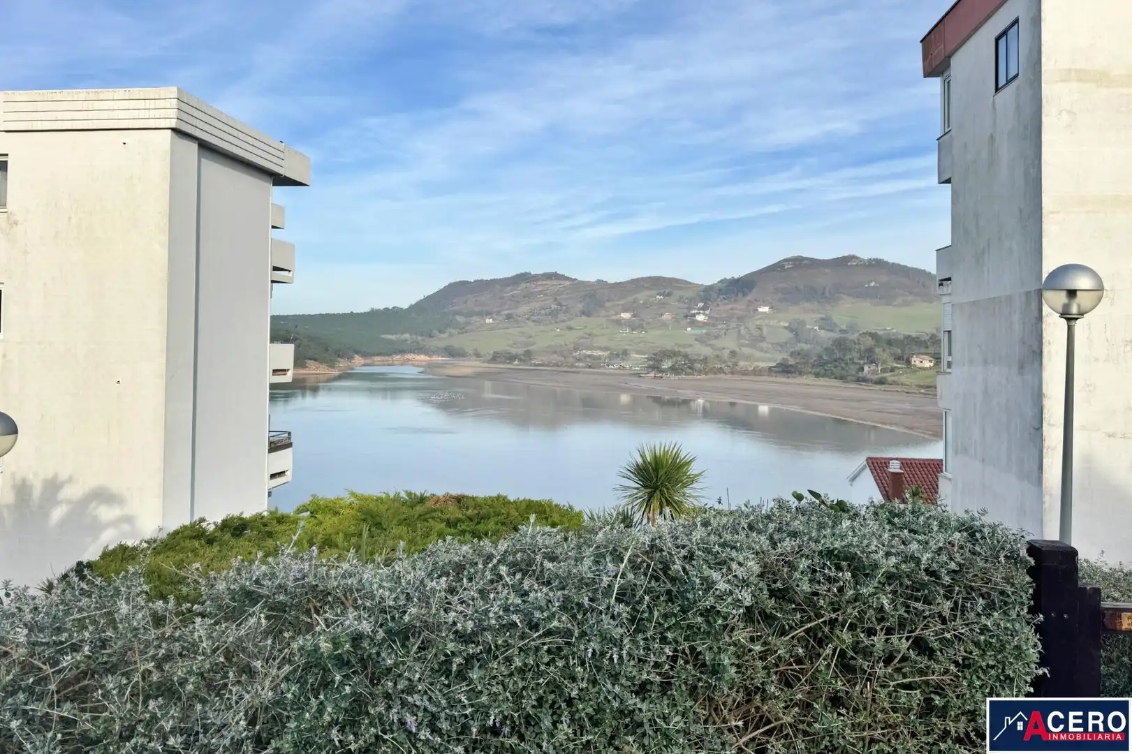 Vista exterior de Planta baixa en venda en Miengo amb Balcó