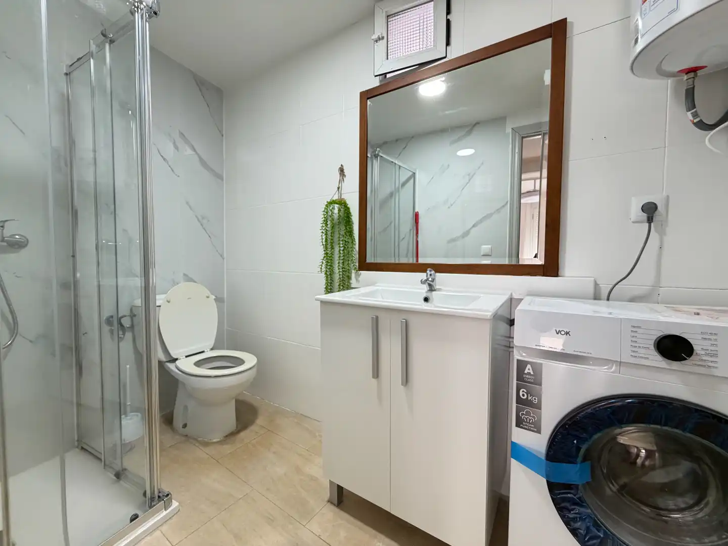 Badezimmer von Wohnung zur Miete in Plasencia mit Klimaanlage, Möbliert und Waschmaschine