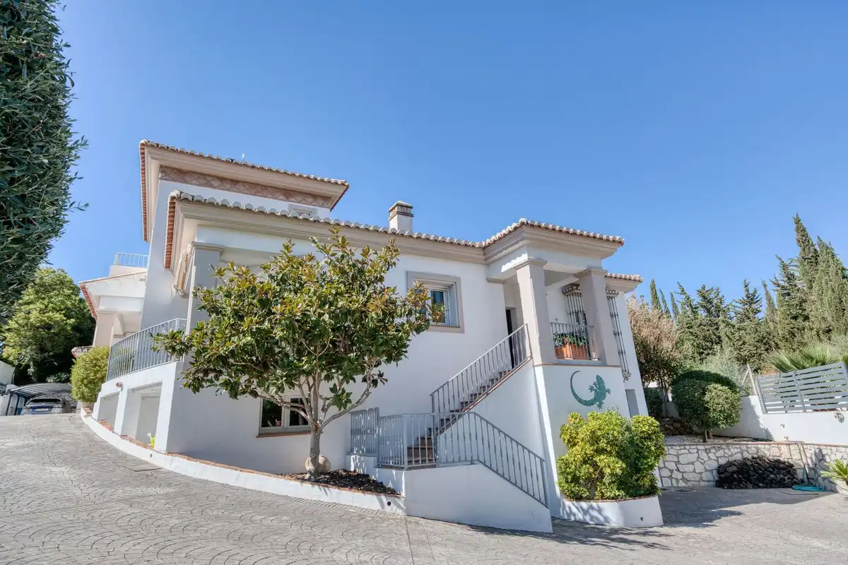 Vista exterior de Casa o chalet en venta en Mijas con Aire acondicionado, Jardín privado y Terraza
