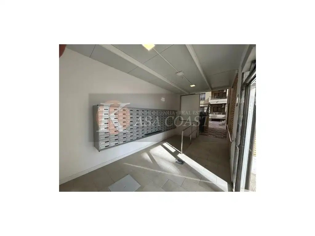 Wohnung zum Verkauf in Fuengirola mit Klimaanlage, Privatgarten und Terrasse